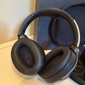 Sony wireless noise canceling headphones WH-1000X M2
